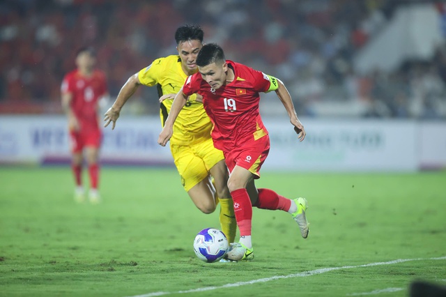 &Ocirc;ng Kim Sang-sik đau đầu t&igrave;m tiền vệ đ&aacute;nh chặn cho đội tuyển Việt Nam- Ảnh 1.