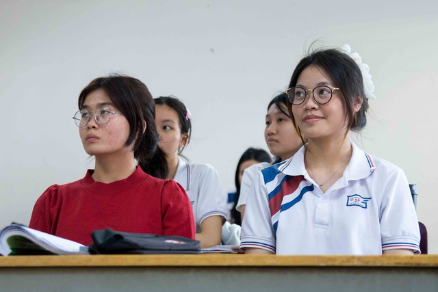 Cần coi tiếng Anh l&agrave; c&ocirc;ng cụ, kh&ocirc;ng phải l&agrave; m&ocirc;n học - Ảnh 1.