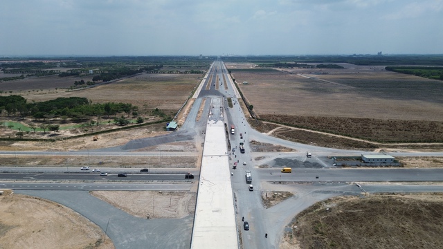 Gi&aacute; dầu tăng mạnh l&agrave;m ảnh hưởng c&aacute;c dự &aacute;n kết nối đến s&acirc;n bay Long Th&agrave;nh - Ảnh 2.