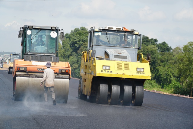 Gi&aacute; dầu tăng mạnh l&agrave;m ảnh hưởng c&aacute;c dự &aacute;n kết nối đến s&acirc;n bay Long Th&agrave;nh - Ảnh 1.