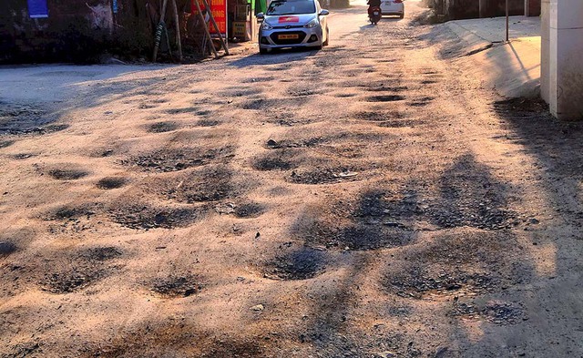 Khổ sở v&igrave; đường n&acirc;ng cấp rồi bỏ dở- Ảnh 1.