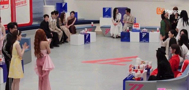 Chị đẹp Việt bị &ldquo;ng&oacute; lơ&rdquo; tại Chị đẹp đạp gi&oacute; Trung Quốc, thực hư ra sao? - Ảnh 1.