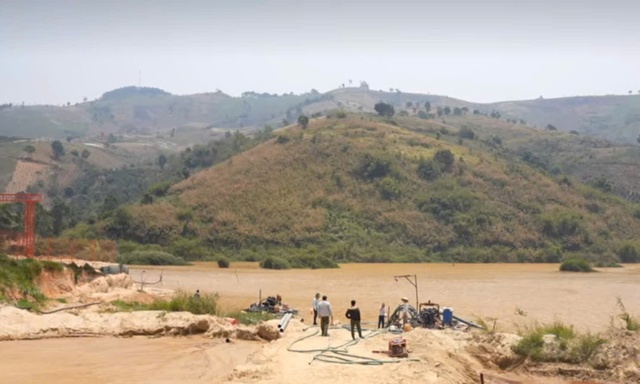 Triệt ph&aacute; ổ khai th&aacute;c c&aacute;t lậu tại l&ograve;ng hồ thủy điện Đạ Chomo 2 năm 2026 - Ảnh 2.