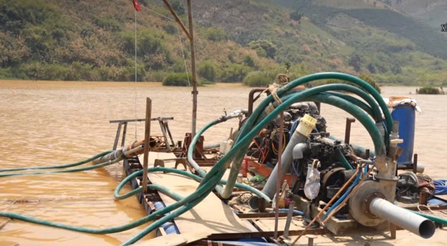 Triệt ph&aacute; ổ khai th&aacute;c c&aacute;t lậu tại l&ograve;ng hồ thủy điện Đạ Chomo 2 năm 2026 - Ảnh 3.