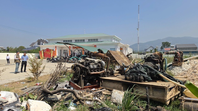 Triệt ph&aacute; ổ khai th&aacute;c c&aacute;t tr&aacute;i ph&eacute;p ở l&ograve;ng hồ thủy điện Đạ Chomo 2 - Ảnh 1.