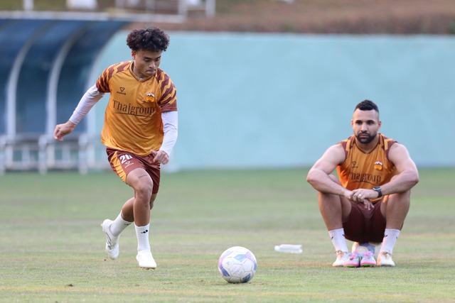 HLV Vũ Tiến Th&agrave;nh &lsquo;về lại chốn cũ&rsquo; đấu HAGL, Ninh B&igrave;nh liệu c&oacute; được tận hưởng niềm vui?
- Ảnh 2.