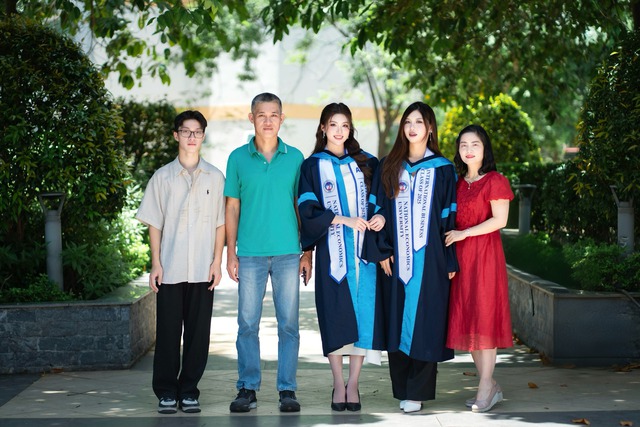 Nhan sắc chị gái song sinh của Hoa hậu Phan Phương Oanh gây chú ý- Ảnh 2. Nhan sắc chị gái song sinh của Hoa hậu Phan Phương Oanh gây chú ý- Ảnh 2.