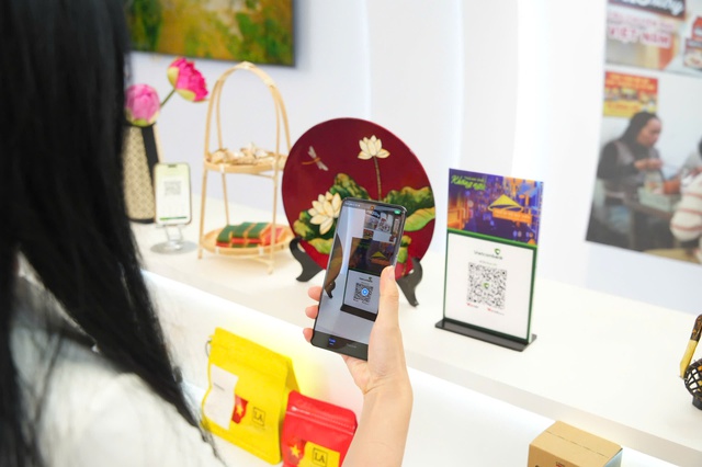 Kh&aacute;ch Trung Quốc c&oacute; thể thanh to&aacute;n mua h&agrave;ng h&oacute;a, dịch vụ tại Việt Nam bằng QR- Ảnh 1.