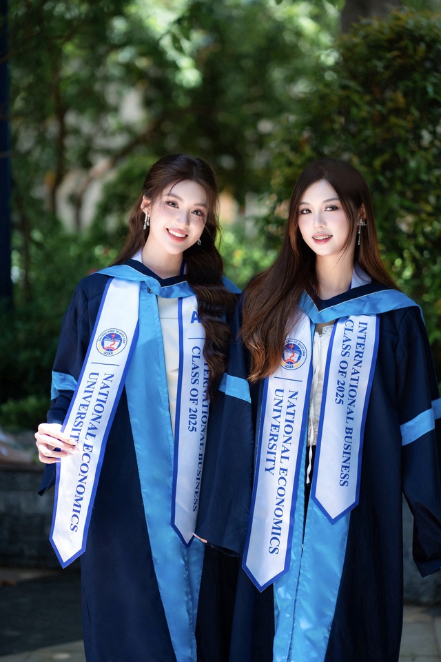 Nhan sắc chị gái song sinh của Hoa hậu Phan Phương Oanh gây chú ý- Ảnh 1. Nhan sắc chị gái song sinh của Hoa hậu Phan Phương Oanh gây chú ý- Ảnh 1.