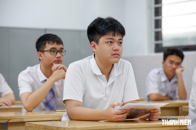 Ý kiến trái chiều về dự kiến chỉ thi toán, ngữ văn vào lớp 10   - Ảnh 1.