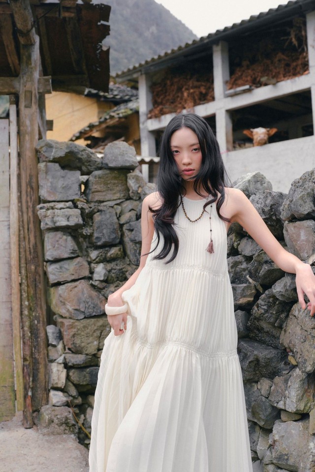 Diện váy suông tơ voan mát nhẹ, nàng tận hưởng thảnh thơi ngày nắng- Ảnh 4. Diện váy suông tơ voan mát nhẹ, nàng tận hưởng thảnh thơi ngày nắng- Ảnh 4.