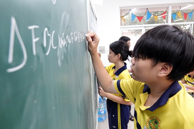 Dạy th&ecirc;m: C&aacute;ch n&agrave;o để chấm dứt t&igrave;nh trạng 'lợi &iacute;ch nh&oacute;m'?- Ảnh 2.