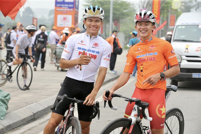 Cua rơ Qu&acirc;n khu 7 tạo bất ngờ ở khai m&agrave;n C&uacute;p xe đạp truyền h&igrave;nh TP.HCM - Ảnh 3.