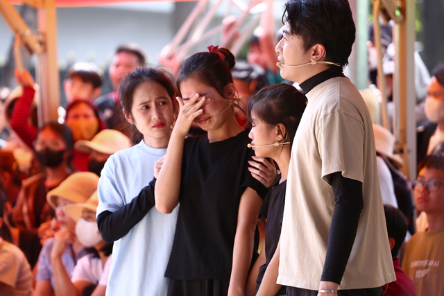 YouTuber đ&oacute;ng phim của Trấn Th&agrave;nh, Trường Giang c&ugrave;ng vợ xuất hiện tr&ecirc;n show thực tế - Ảnh 2.