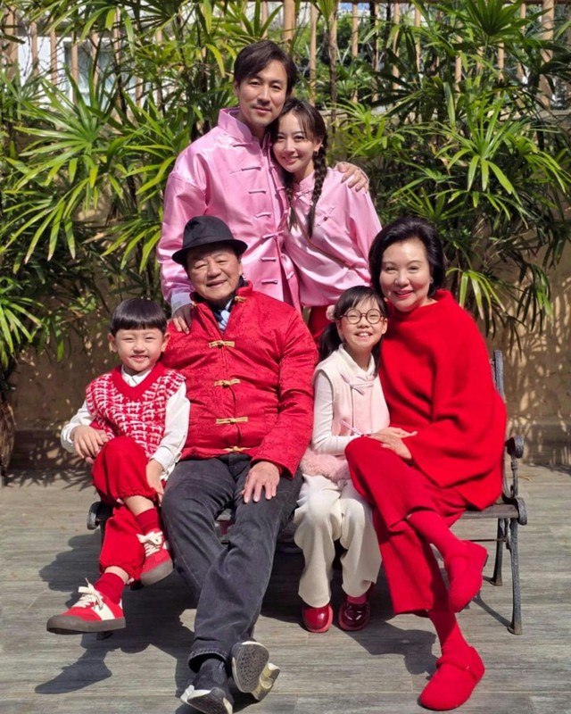 Sao v&otilde; thuật Địch Long hạnh ph&uacute;c b&ecirc;n người vợ gắn b&oacute; hơn 50 năm - Ảnh 5.