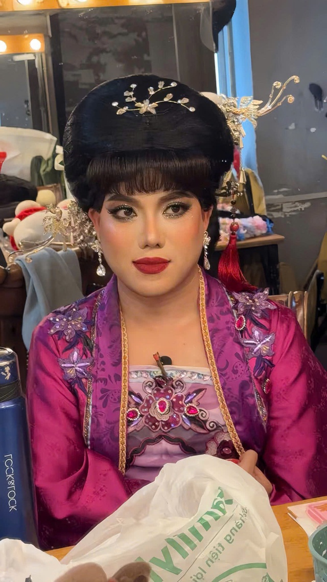 Diễn vi&ecirc;n bị đồn 'b&oacute;ng' v&igrave; chuy&ecirc;n giả g&aacute;i, sống hạnh ph&uacute;c b&ecirc;n vợ v&agrave; 5 con- Ảnh 4.