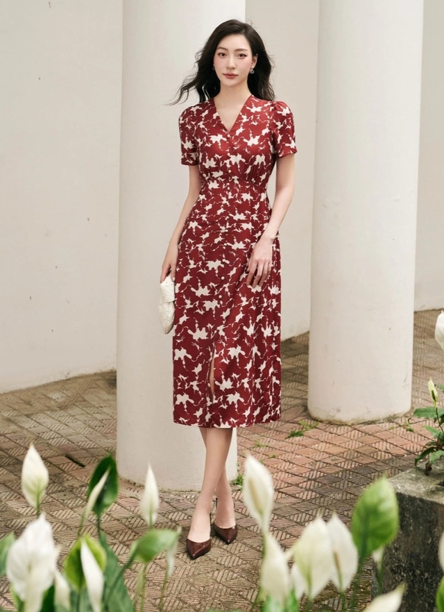 Hè này rực rỡ cùng những chiếc váy đỏ họa tiết- Ảnh 3.