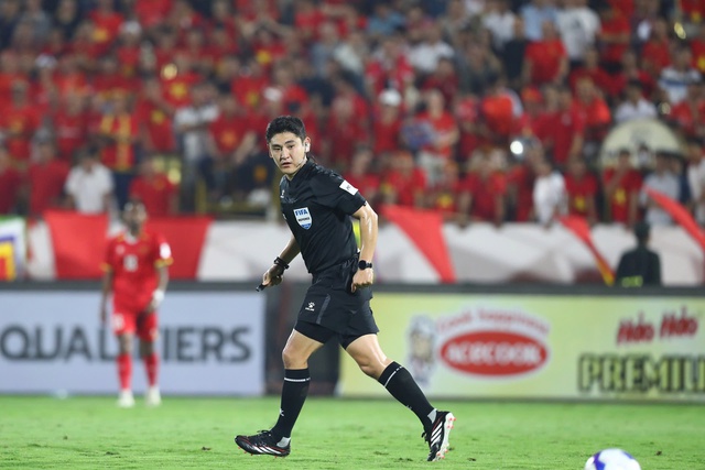 Hai trọng t&agrave;i H&agrave;n Quốc điều h&agrave;nh trận cực n&oacute;ng v&ograve;ng 21, chỉ tiếc HLV Popov vẫn bị &lsquo;treo gi&ograve;&rsquo;- Ảnh 2.