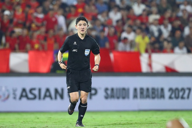 Hai trọng t&agrave;i H&agrave;n Quốc điều h&agrave;nh trận cực n&oacute;ng v&ograve;ng 21, chỉ tiếc HLV Popov vẫn bị &lsquo;treo gi&ograve;&rsquo;- Ảnh 3.