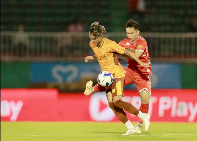 Tốp trụ hạng quyết gom điểm, chờ đột biến từ HAGL: V-League nghẹt thở!- Ảnh 1.