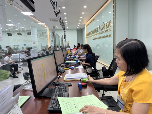 Năm 2026 sẽ c&oacute; 61.200 căn nh&agrave; được gỡ vướng, cấp sổ hồng- Ảnh 1.