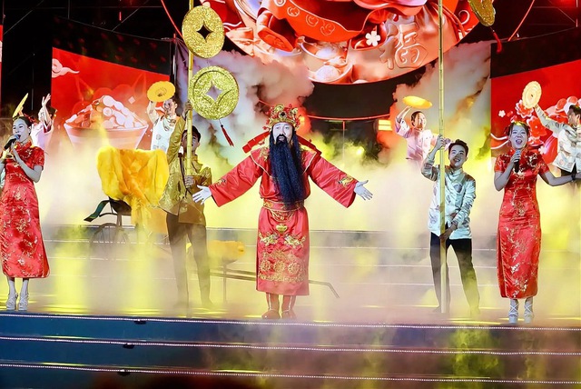 Diễn vi&ecirc;n Huỳnh Kiến An: U.70 vẫn m&ecirc; nghề, h&ocirc;n nh&acirc;n vi&ecirc;n m&atilde;n b&ecirc;n vợ đẹp - Ảnh 3.