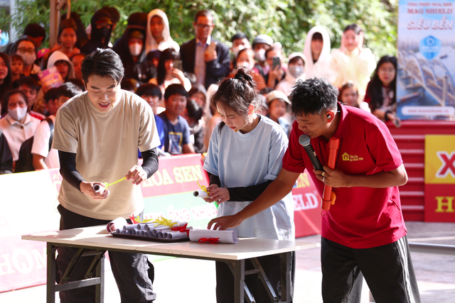 YouTuber đ&oacute;ng phim của Trấn Th&agrave;nh, Trường Giang c&ugrave;ng vợ xuất hiện tr&ecirc;n show thực tế - Ảnh 1.