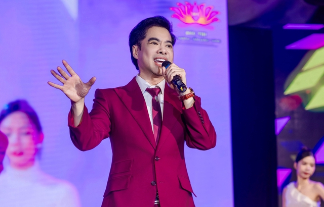 Ngọc Sơn khoe vũ đạo ở tuổi U.60, l&agrave;m điều đặc biệt cho ca sĩ Phương Thanh - Ảnh 1.