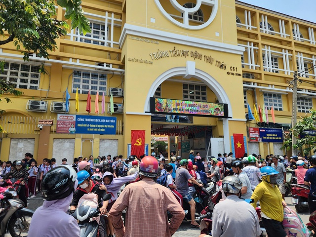 Phường T&acirc;n Thuận, TP.HCM th&ocirc;ng b&aacute;o ch&iacute;nh thức vụ 46 học sinh nghi ngộ độc thực phẩm - Ảnh 1.