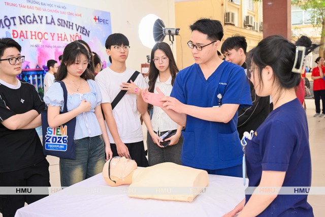 V&igrave; sao Trường ĐH Y H&agrave; Nội bỏ x&eacute;t tổ hợp C00 cho ng&agrave;nh t&acirc;m l&yacute; học?- Ảnh 1.