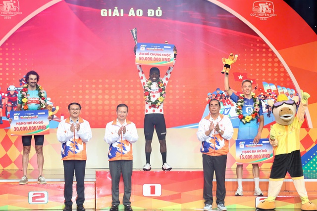Xe đạp TP.HCM đoạt c&uacute; ăn ba ngoạn mục ở C&uacute;p truyền h&igrave;nh TP.HCM 2026- Ảnh 3.