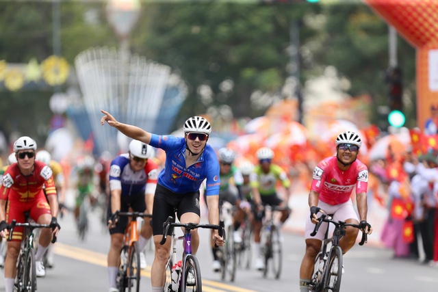 Xe đạp TP.HCM đoạt c&uacute; ăn ba ngoạn mục ở C&uacute;p truyền h&igrave;nh TP.HCM 2026- Ảnh 1.