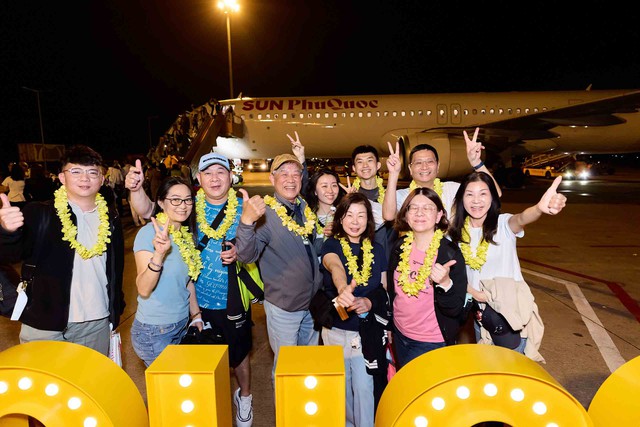 Du lịch lễ phập phồng- Ảnh 2.