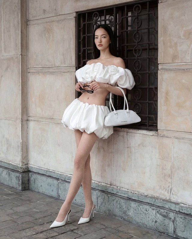 Quý cô bước đi kiêu kỳ với giày mũi nhọn- Ảnh 4. Quý cô bước đi kiêu kỳ với giày mũi nhọn- Ảnh 4.