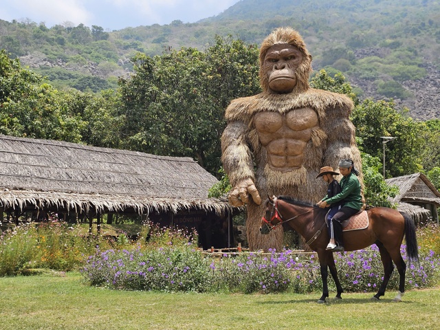 Chuyện ch&agrave;ng trai 8X 'thổi hồn' v&agrave;o tre gai, tạo m&ocirc; h&igrave;nh độc bản ở T&acirc;y Ninh- Ảnh 13.