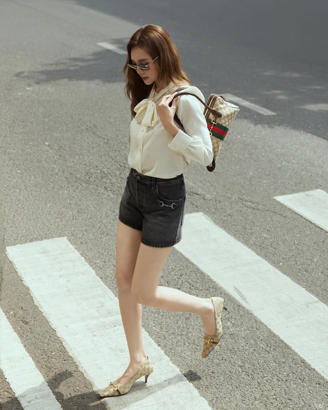 Quý cô bước đi kiêu kỳ với giày mũi nhọn- Ảnh 5. Quý cô bước đi kiêu kỳ với giày mũi nhọn- Ảnh 5.