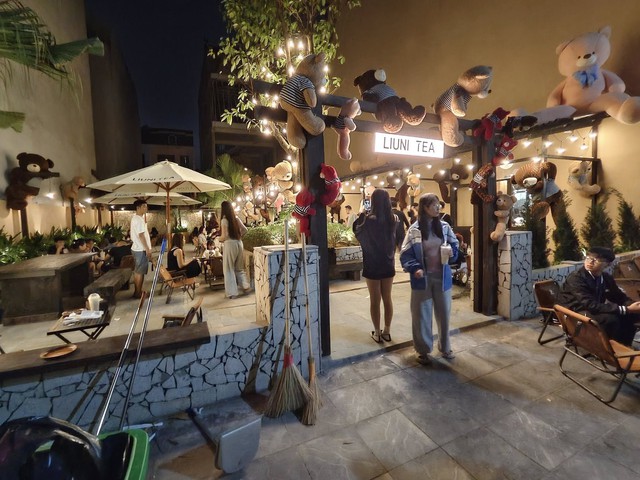 Chủ qu&aacute;n tr&agrave; sữa người Trung Quốc t&igrave;m ch&agrave;ng trai Việt mời uống miễn ph&iacute; 1 th&aacute;ng  - Ảnh 2.