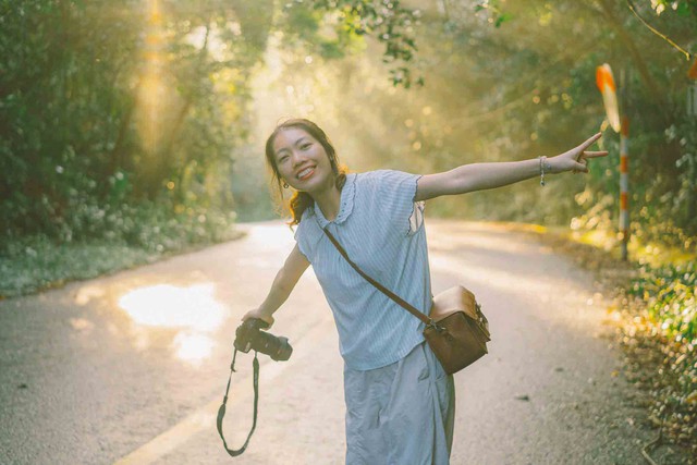 C&ocirc; g&aacute;i du lịch Ph&uacute; Qu&yacute; một m&igrave;nh, - Ảnh 1.