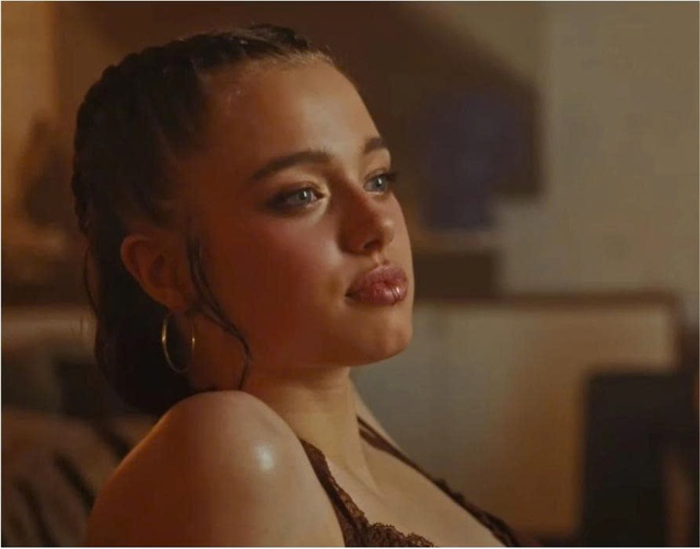 Con gái 19 tuổi của Angelina Jolie gây sốt tại Hàn Quốc - Ảnh 1.