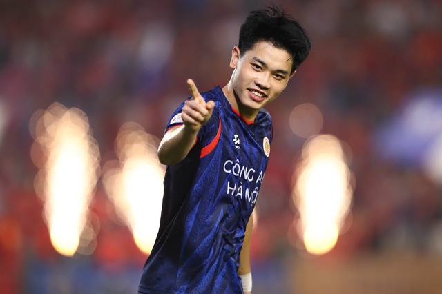 Đình Bắc lập cú đúp rực rỡ, CLB CAHN ‘hủy diệt’ Đà Nẵng: Cán cột mốc ghi bàn khó tin- Ảnh 3. Đình Bắc lập cú đúp rực rỡ, CLB CAHN ‘hủy diệt’ Đà Nẵng: Cán cột mốc ghi bàn khó tin- Ảnh 3.