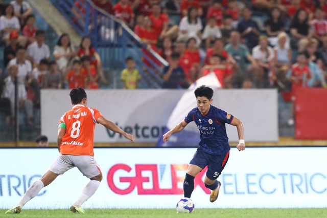 Đình Bắc lập cú đúp rực rỡ, CLB CAHN ‘hủy diệt’ Đà Nẵng: Cán cột mốc ghi bàn khó tin- Ảnh 2. Đình Bắc lập cú đúp rực rỡ, CLB CAHN ‘hủy diệt’ Đà Nẵng: Cán cột mốc ghi bàn khó tin- Ảnh 2.