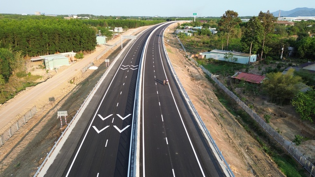 Cao tốc Bi&ecirc;n H&ograve;a - Vũng T&agrave;u bị trộm c&aacute;p điện chiếu s&aacute;ng- Ảnh 3.