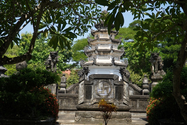 Ch&ugrave;a cổ 350 năm tuổi lưu giữ bộ kinh độc nhất v&ocirc; nhị tại Việt Nam - Ảnh 5.