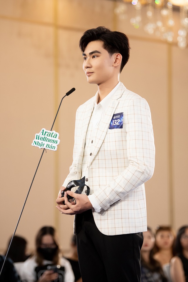 Nguyễn Hữu Khanh: Ch&agrave;ng trai xuất sắc từ đại học Ngọai thương đến Mr World Vietnam 2024 - Ảnh 3.