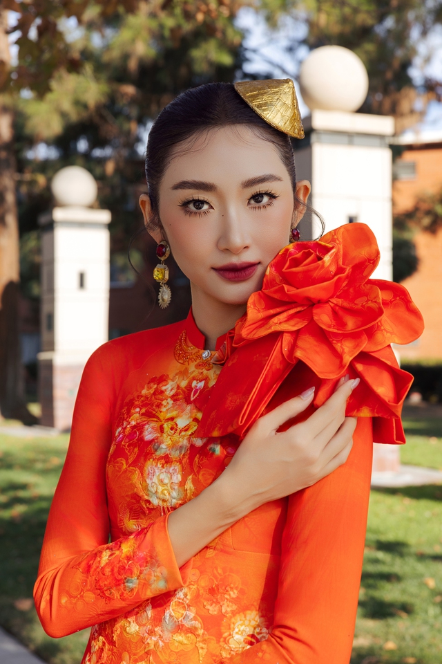 Khăn lụa - thứ trang sức mềm, tinh tế và đầy dư vị- Ảnh 2.