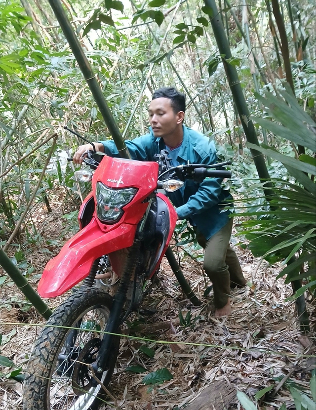 Khách Tây lạc trong rừng sâu ở Lạng Sơn được người Việt cứu giúp đầy cảm động - Ảnh 1. Khách Tây lạc trong rừng sâu ở Lạng Sơn được người Việt cứu giúp đầy cảm động - Ảnh 1.