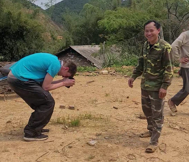 Khách Tây lạc trong rừng sâu ở Lạng Sơn được người Việt cứu giúp đầy cảm động - Ảnh 2. Khách Tây lạc trong rừng sâu ở Lạng Sơn được người Việt cứu giúp đầy cảm động - Ảnh 2.