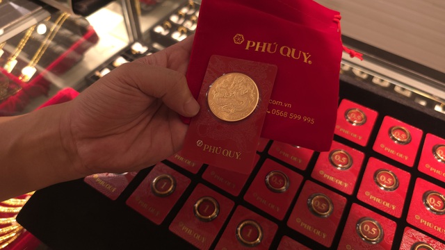 Gi&aacute; v&agrave;ng l&igrave;nh x&igrave;nh, liệu c&oacute; thể quay lại v&ugrave;ng đỉnh 5.600 USD/ounce?- Ảnh 1.