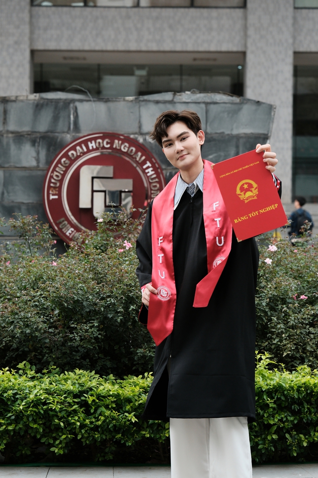 Nguyễn Hữu Khanh: Ch&agrave;ng trai xuất sắc từ đại học Ngọai thương đến Mr World Vietnam 2024 - Ảnh 1.