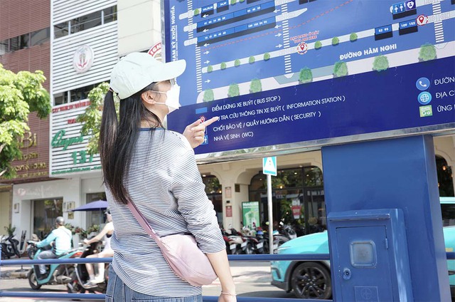 Người d&acirc;n chờ triển khai xe bu&yacute;t miễn ph&iacute; - Ảnh 2.